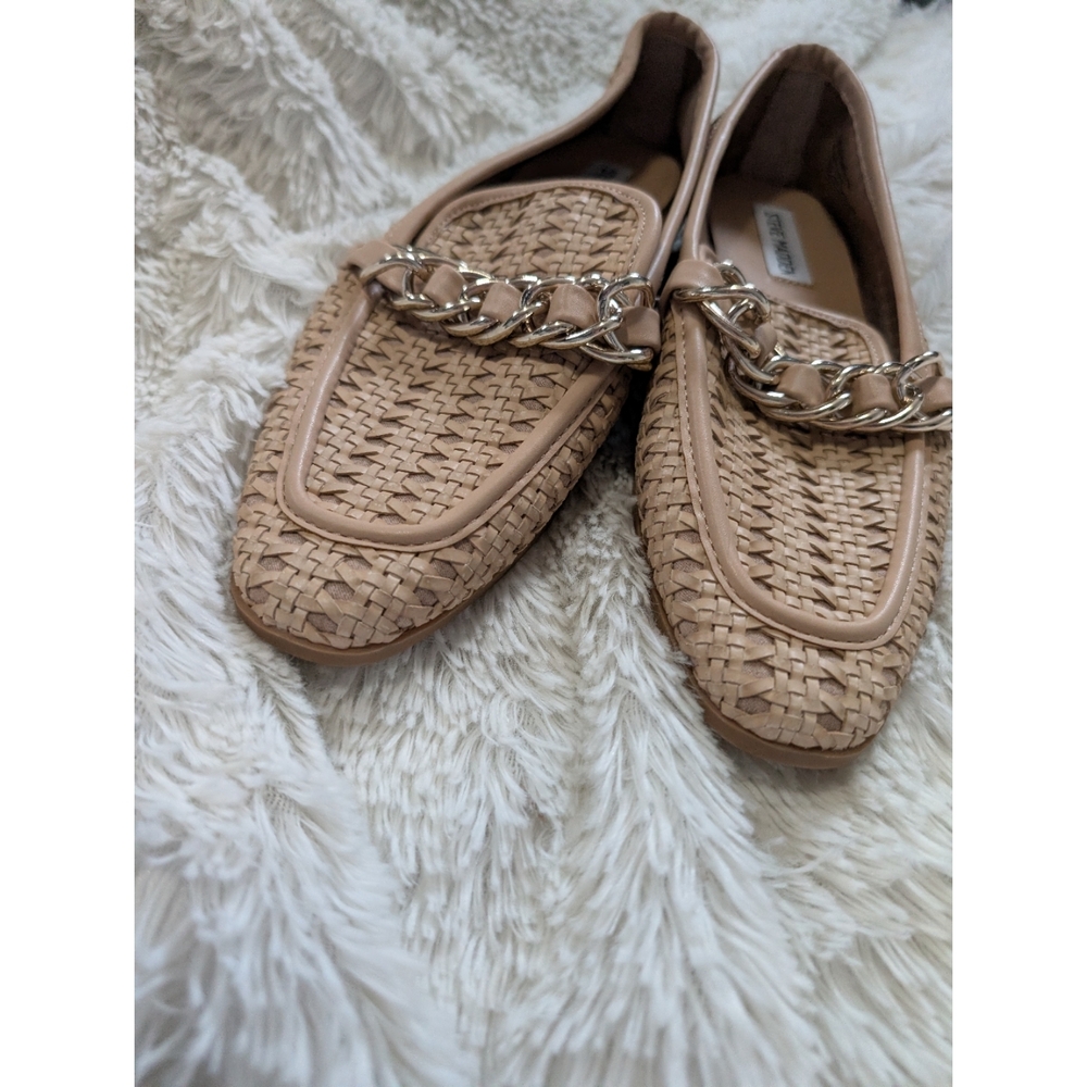 Steve Madden Beige Tan Woven Loafers Slip On with Chain Size 8.5 - Picture 2 of 7